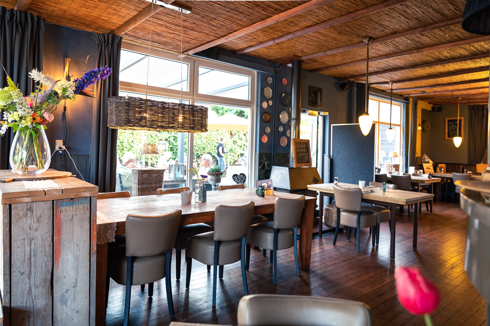 Restaurant bar - 2048px dineren bij Grenzeloos en Zo