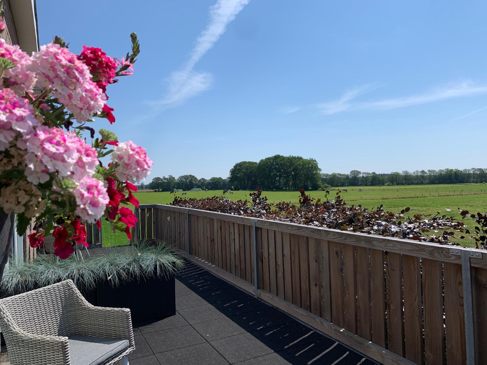 balkon uitzicht Landkamer bij Grenzeloos en Zo