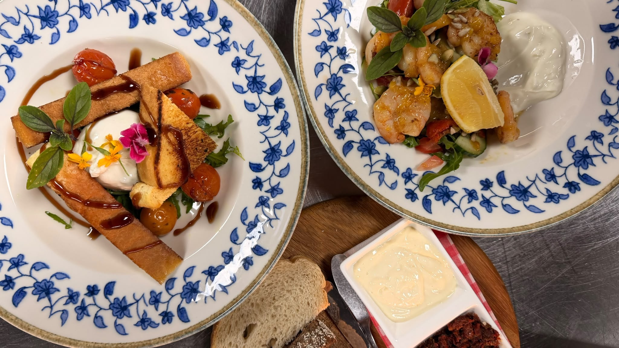 Borrelhapjes met loaded nacho's en zoete-aardappelfriet bij Grenzeloos in Doldersum, Drenthe